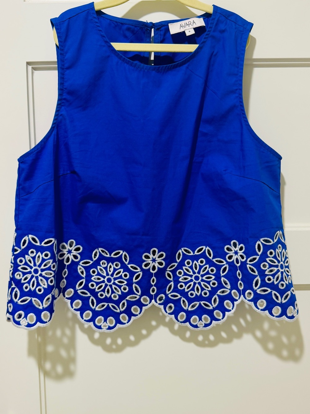 Avara Blue Eyelet Trim Tank Top Small like new!